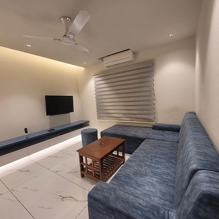 Gangothriii Apartment Thiruvananthapuram Bagian luar foto